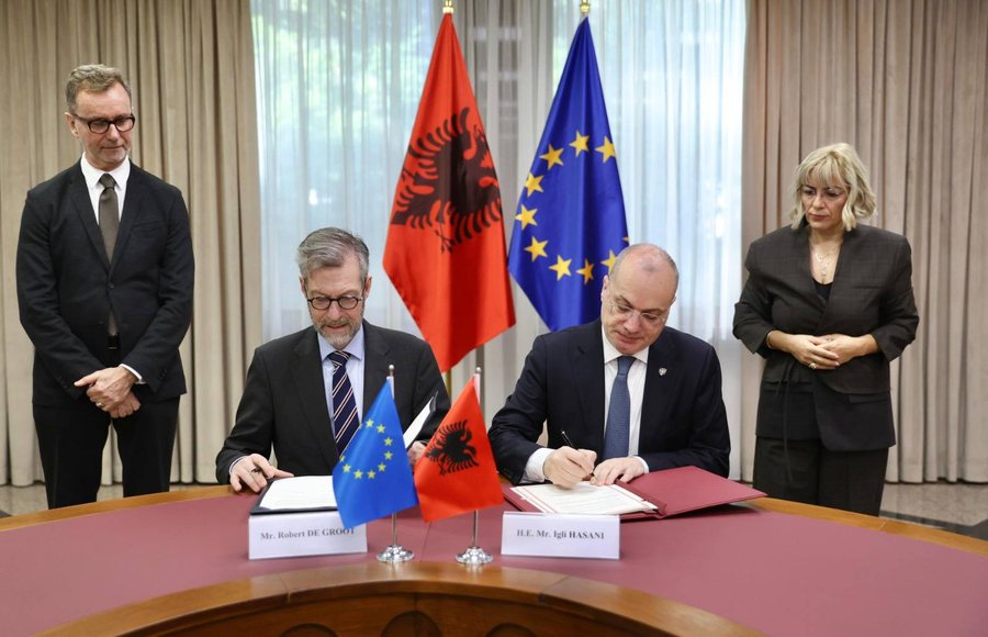 Nënshkruhet marrëveshja me BEI: Investime për hekurudhat dhe energjinë